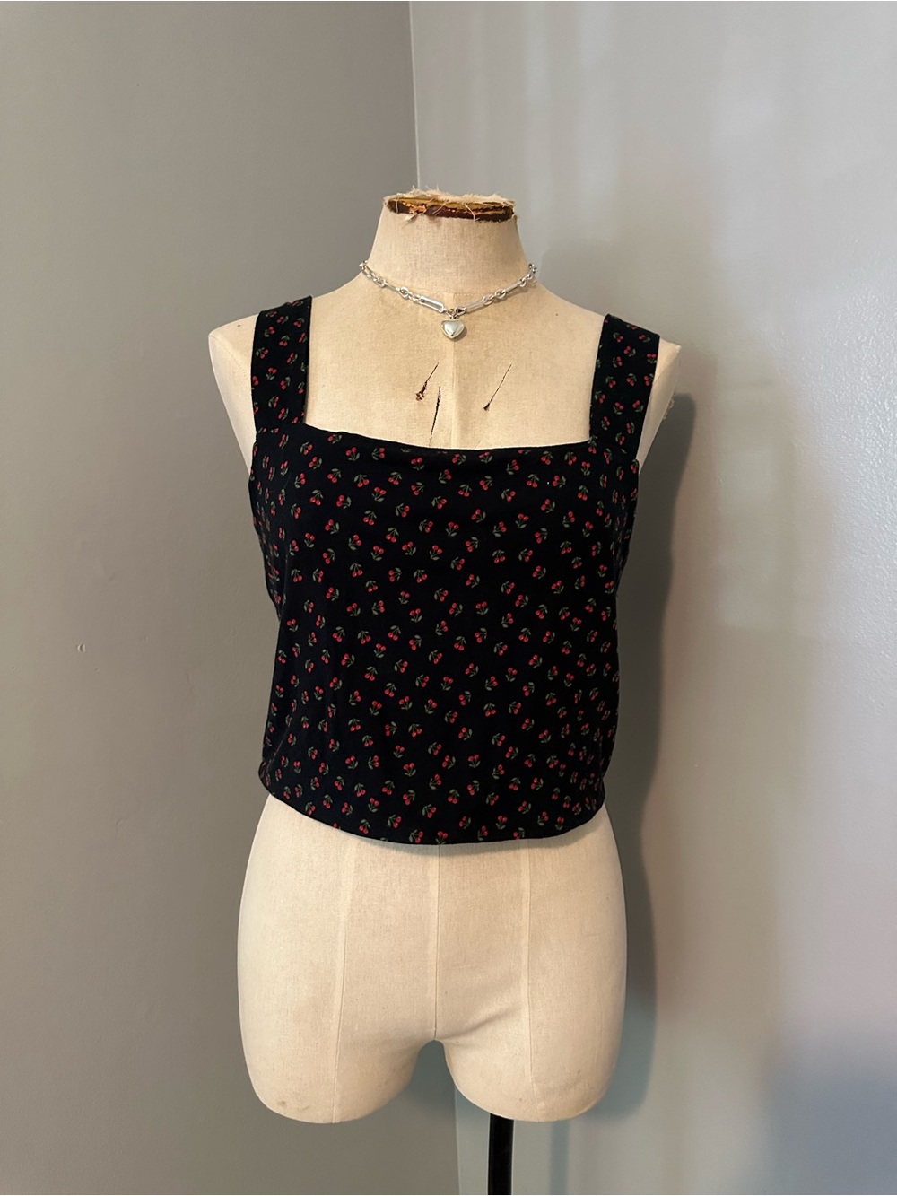 Rue21 Black Cropped Square-Neck Floral Cami